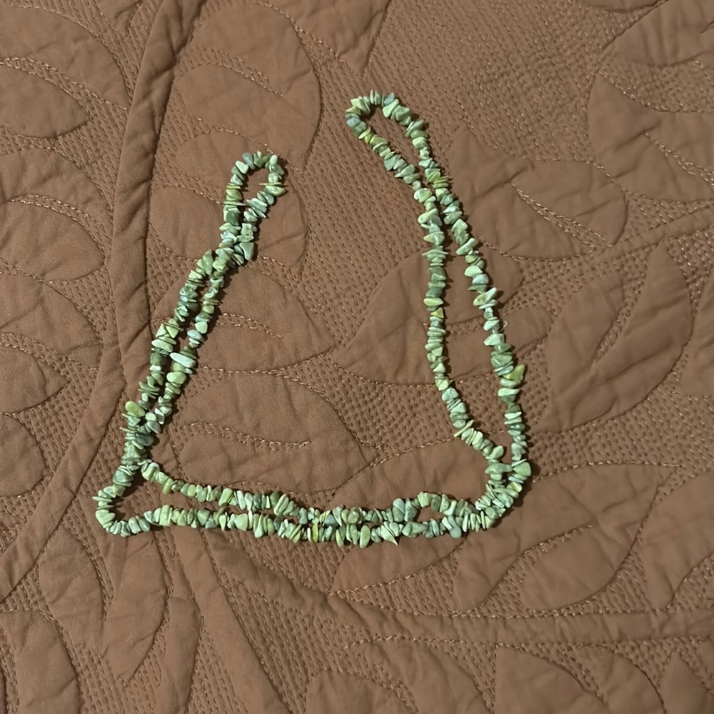 10/19–20  “New Jade” Chip Necklace